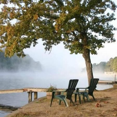 #05 - Lakefront Two Bedroom Cottage- Pet Friendly Hot Springs Kültér fotó