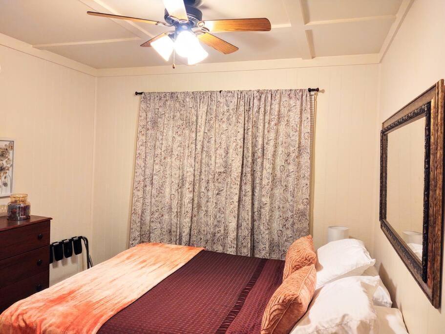 #05 - Lakefront Two Bedroom Cottage- Pet Friendly Hot Springs Kültér fotó