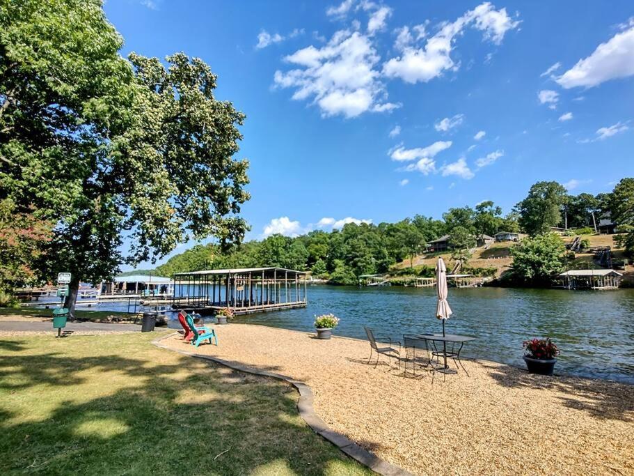 #05 - Lakefront Two Bedroom Cottage- Pet Friendly Hot Springs Kültér fotó